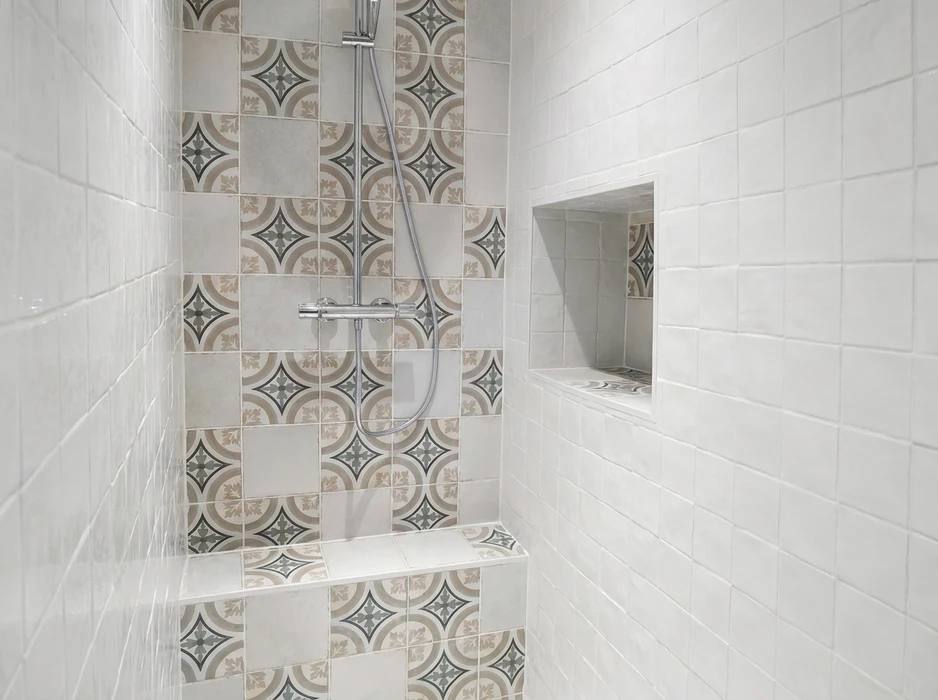 Douche à l'italienne avec colonne de douche thermostatique chromée, flexible inox